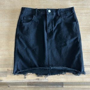Black denim skirt with pockets - size 6
